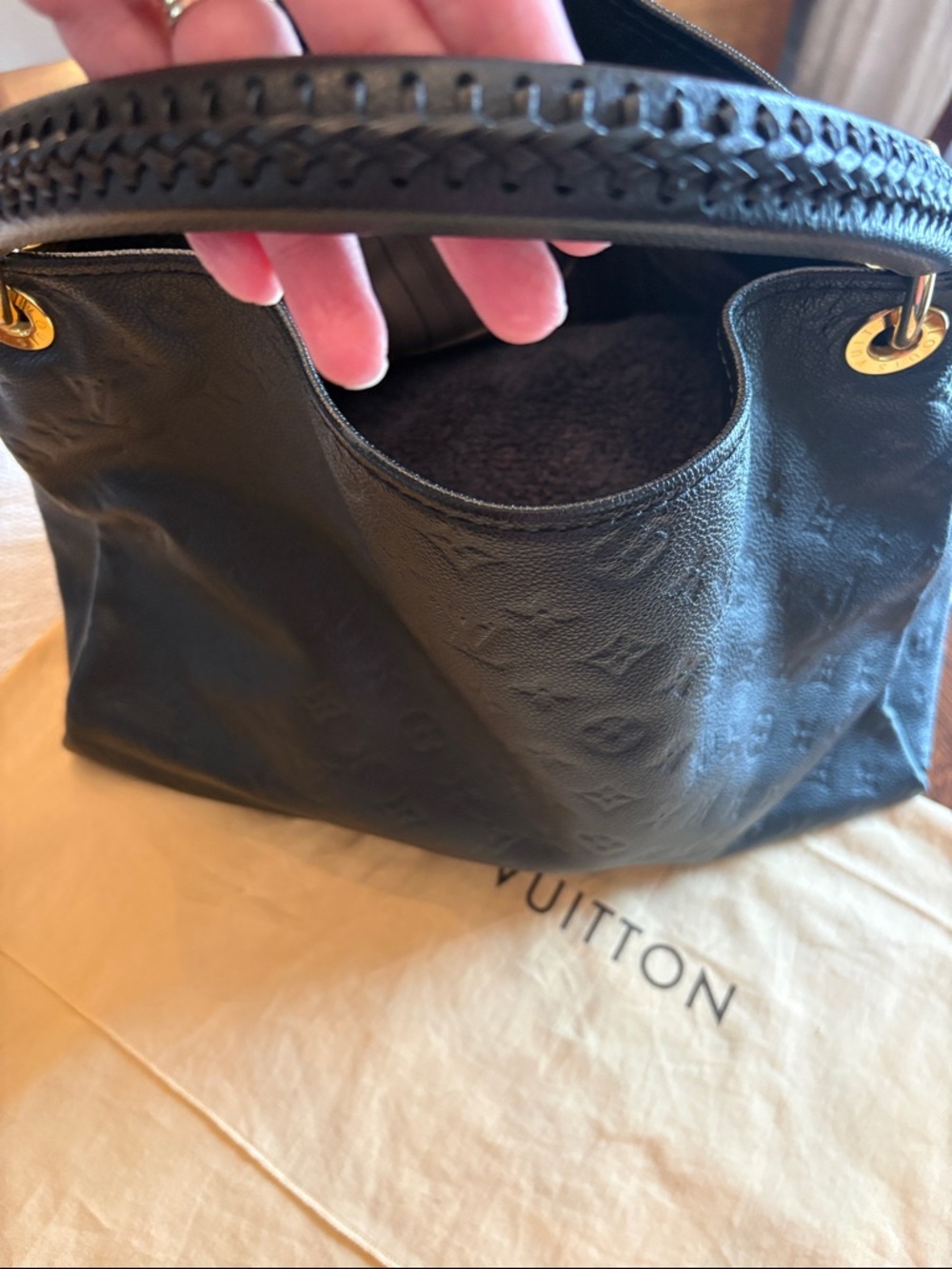 Louis Vuitton Black Artsy - Picture 6 of 9